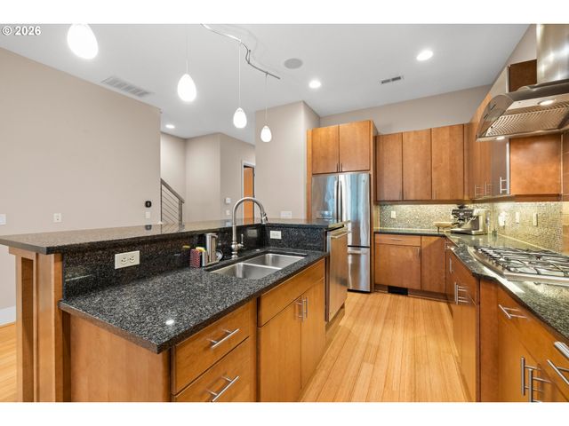 10089 Sw MORRISON St, Portland, OR 97210