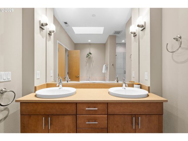 10089 Sw MORRISON St, Portland, OR 97210