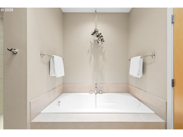 10089 Sw MORRISON St, Portland, OR 97210