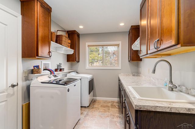 4589 N Island Drive, Sanford, MI 48657