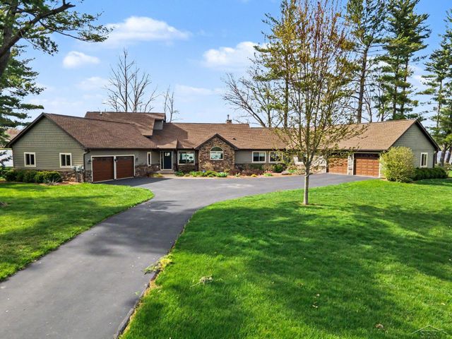 4589 N Island Drive, Sanford, MI 48657