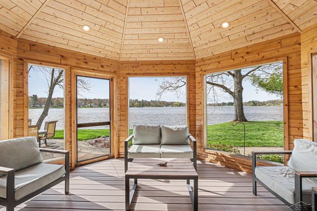 4589 N Island Drive, Sanford, MI 48657