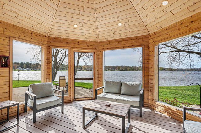 4589 N Island Drive, Sanford, MI 48657