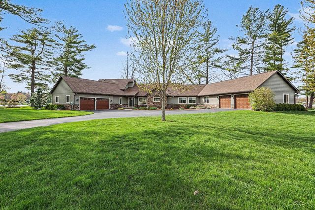 4589 N Island Drive, Sanford, MI 48657