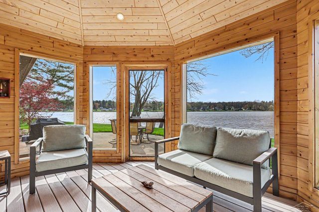 4589 N Island Drive, Sanford, MI 48657