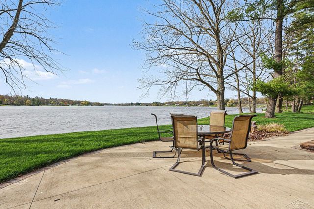 4589 N Island Drive, Sanford, MI 48657