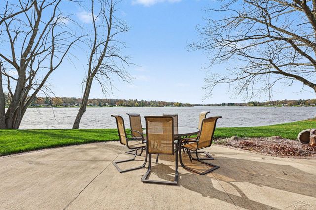 4589 N Island Drive, Sanford, MI 48657