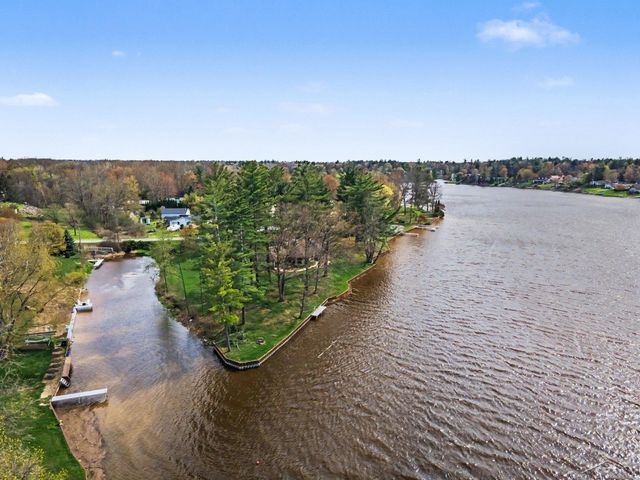 4589 N Island Drive, Sanford, MI 48657