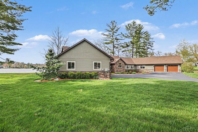 4589 N Island Drive, Sanford, MI 48657