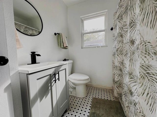 2208 Norwood Drive, Orange, TX 77630