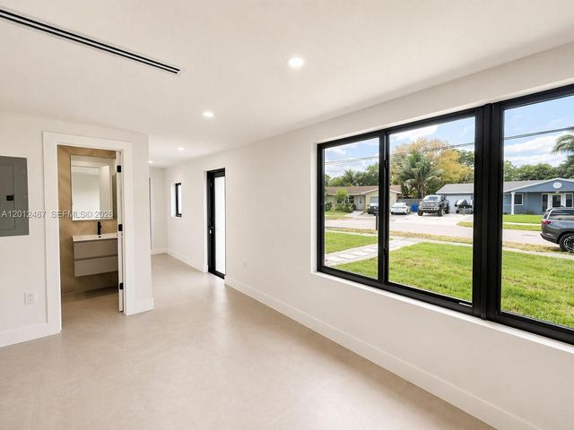 2024 NW 10th Ave, Fort Lauderdale, FL 33311