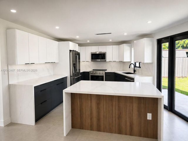 2024 NW 10th Ave, Fort Lauderdale, FL 33311