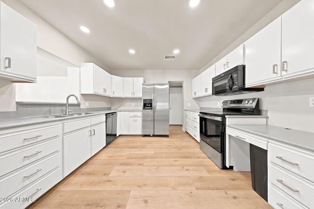 137 E VISTA DEL CERRO Drive, Tempe, AZ 85281