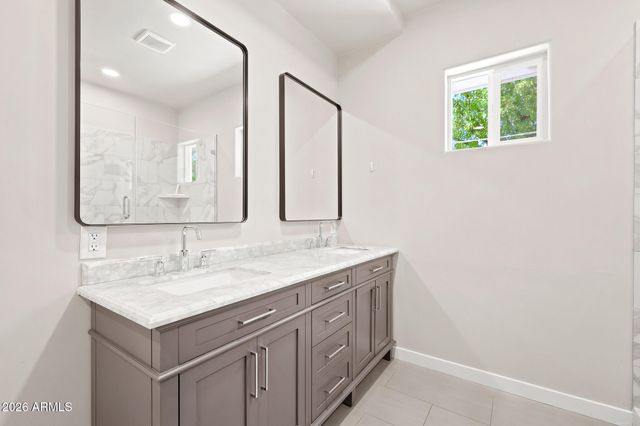 137 E VISTA DEL CERRO Drive, Tempe, AZ 85281