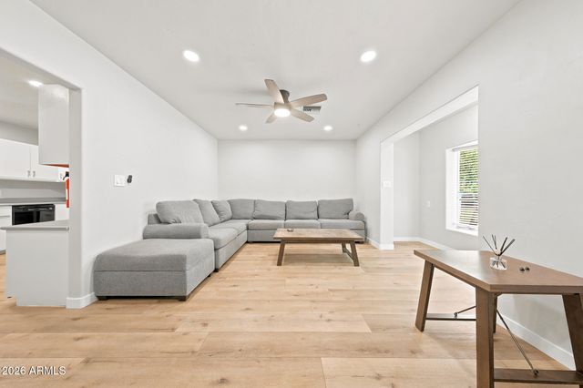 137 E VISTA DEL CERRO Drive, Tempe, AZ 85281