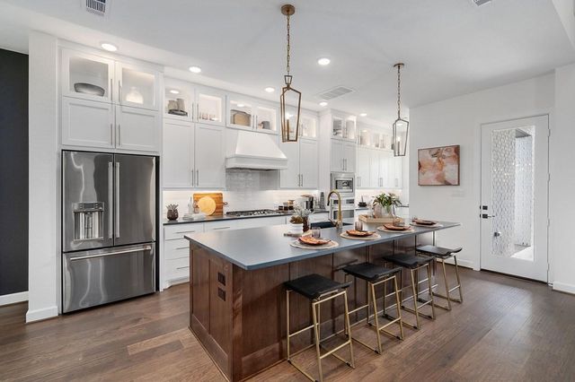 12219 Luke Drive, Mont Belvieu, TX 77523