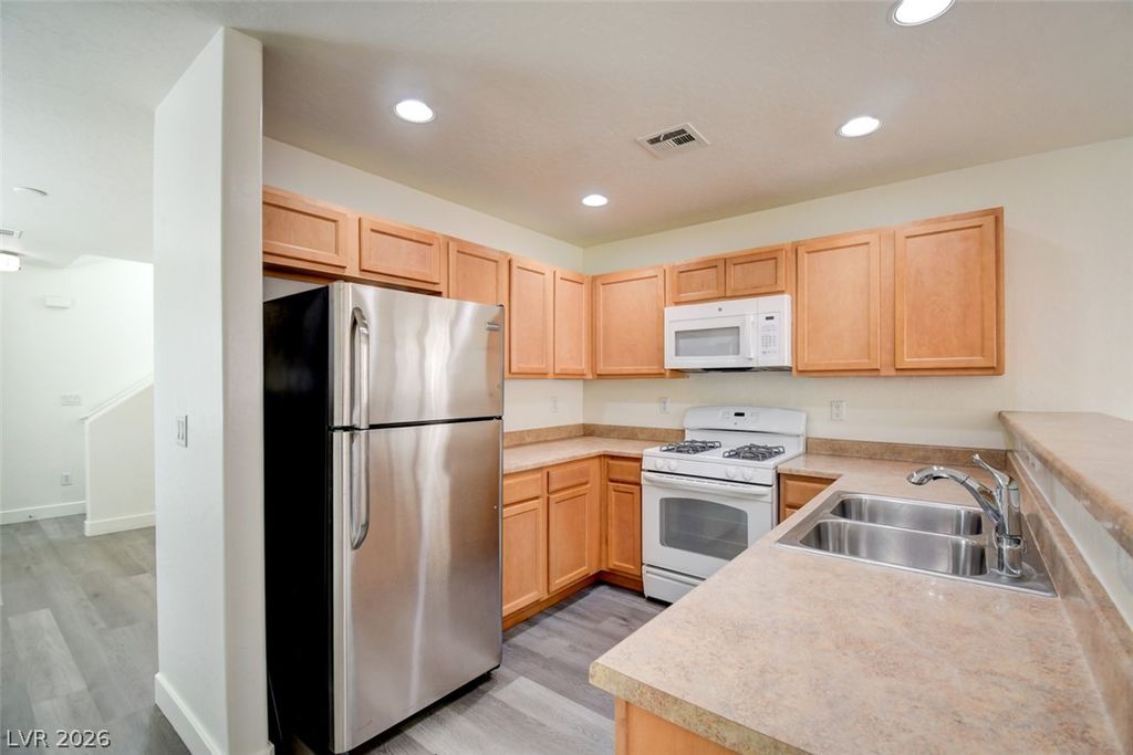 5234 Fire Night Avenue, Las Vegas, NV 89122 — photo 2