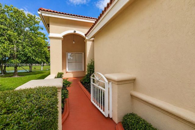 6298 Harbour Chase Dr, Lake Worth, FL 33467