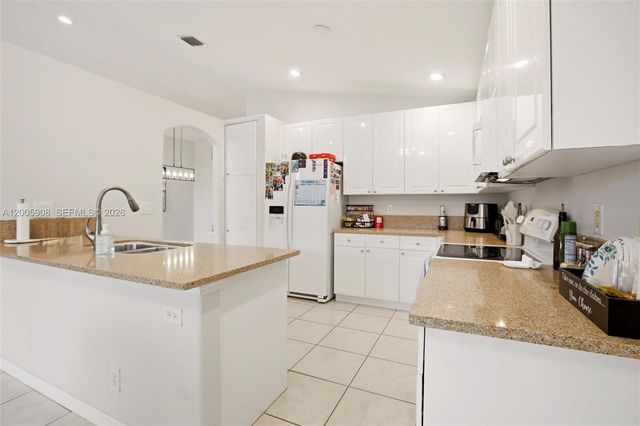 6298 Harbour Chase Dr, Lake Worth, FL 33467