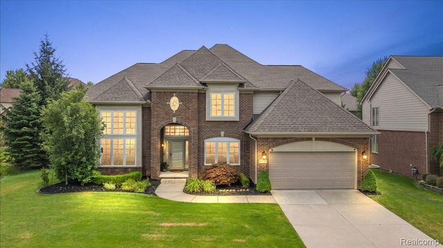 24729 Cavendish Avenue E, Novi, MI 48375
