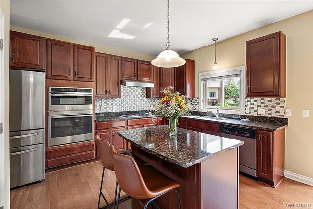 24729 Cavendish Avenue E, Novi, MI 48375