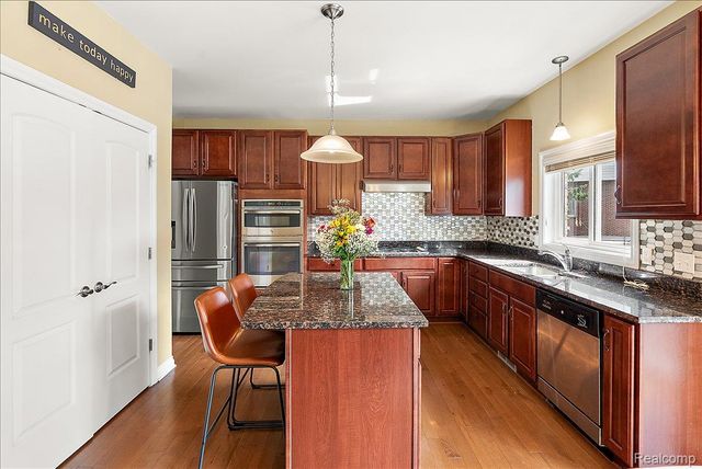 24729 Cavendish Avenue E, Novi, MI 48375