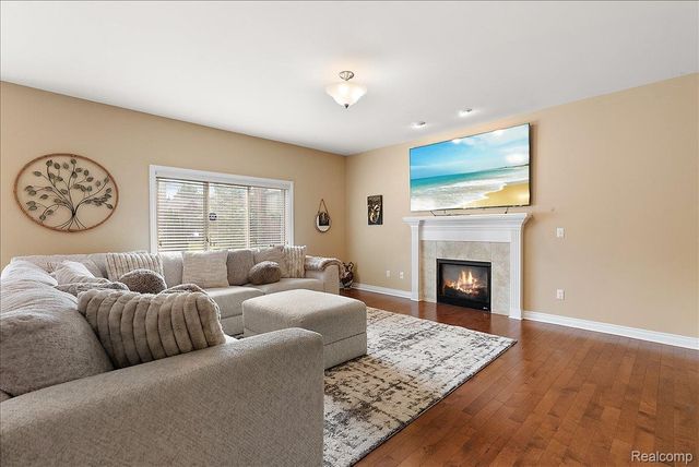 24729 Cavendish Avenue E, Novi, MI 48375