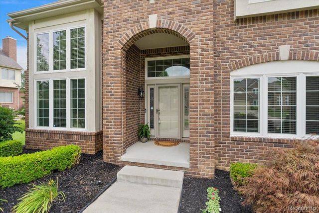 24729 Cavendish Avenue E, Novi, MI 48375