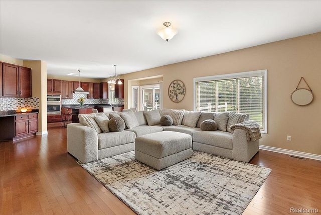 24729 Cavendish Avenue E, Novi, MI 48375
