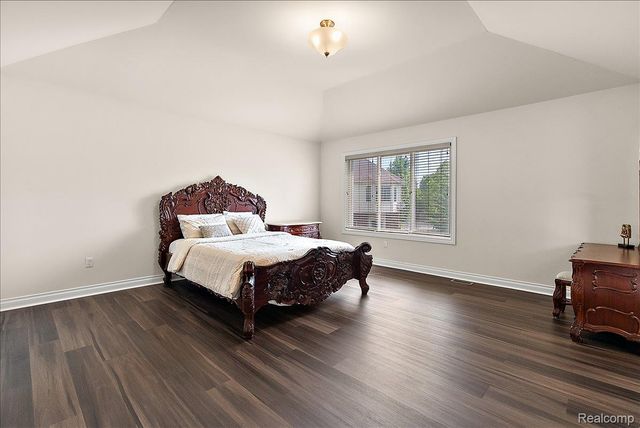 24729 Cavendish Avenue E, Novi, MI 48375