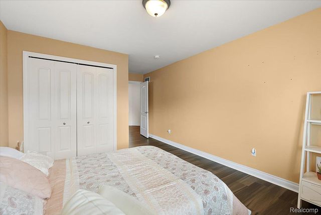 24729 Cavendish Avenue E, Novi, MI 48375