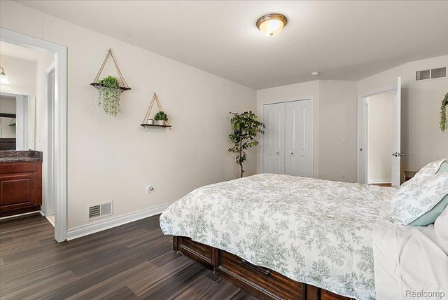 24729 Cavendish Avenue E, Novi, MI 48375