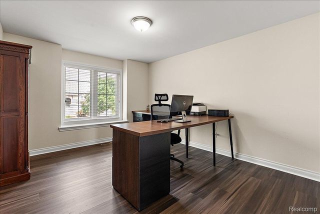 24729 Cavendish Avenue E, Novi, MI 48375