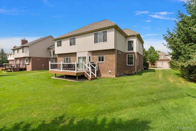 24729 Cavendish Avenue E, Novi, MI 48375