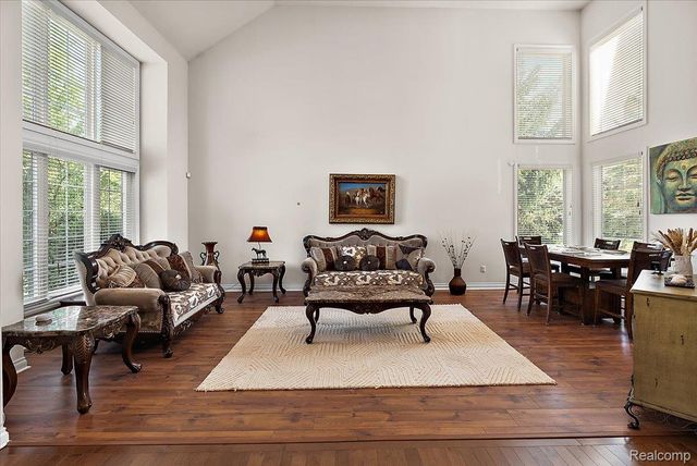 24729 Cavendish Avenue E, Novi, MI 48375