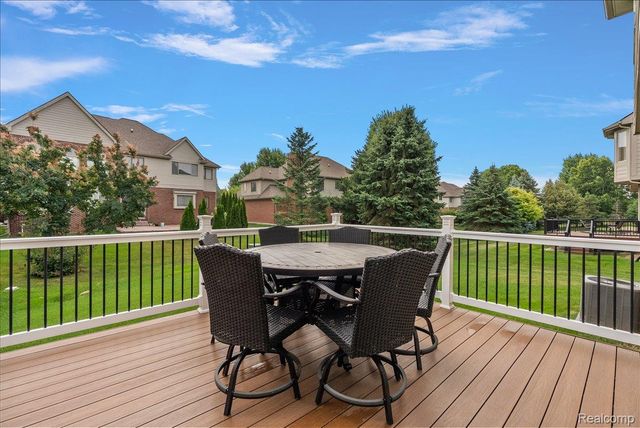 24729 Cavendish Avenue E, Novi, MI 48375