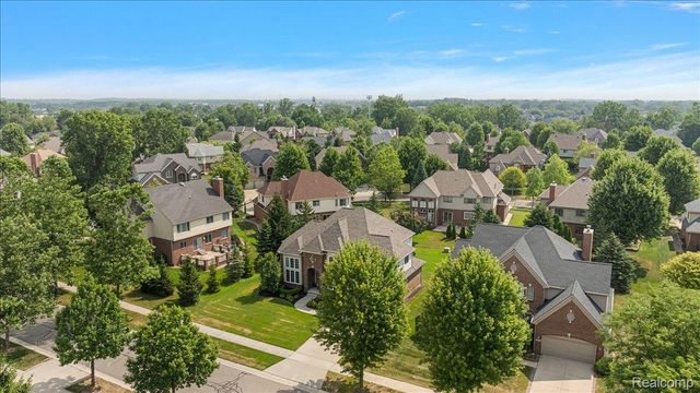 24729 Cavendish Avenue E, Novi, MI 48375