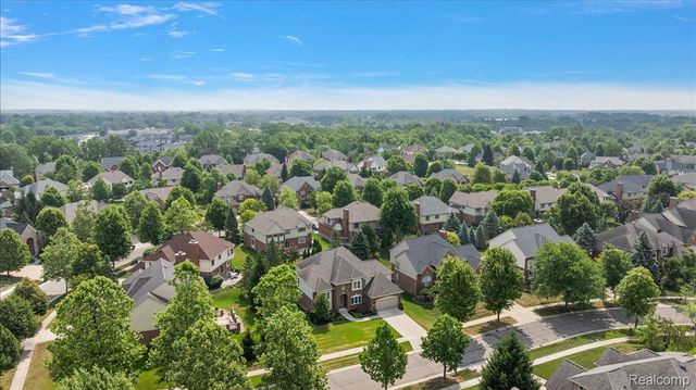 24729 Cavendish Avenue E, Novi, MI 48375
