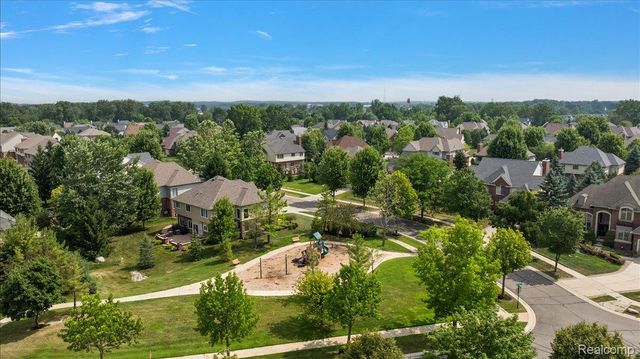 24729 Cavendish Avenue E, Novi, MI 48375
