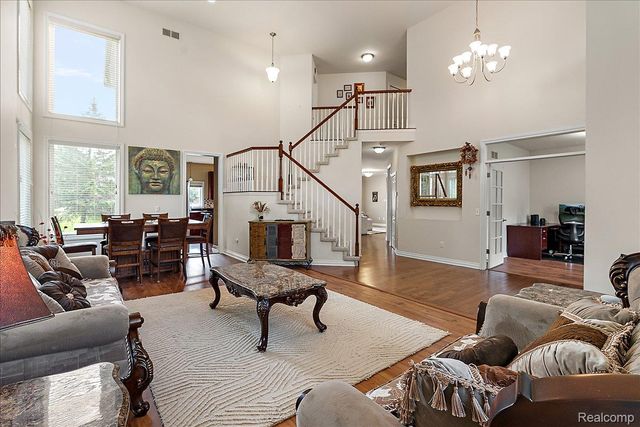 24729 Cavendish Avenue E, Novi, MI 48375