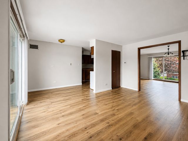 7915 S 84th Avenue 6, Justice, IL 60458
