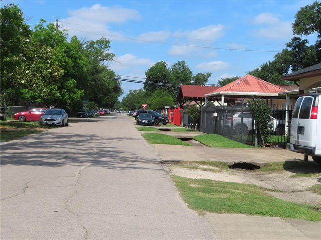 10517 Palestine Street, Houston, TX 77029