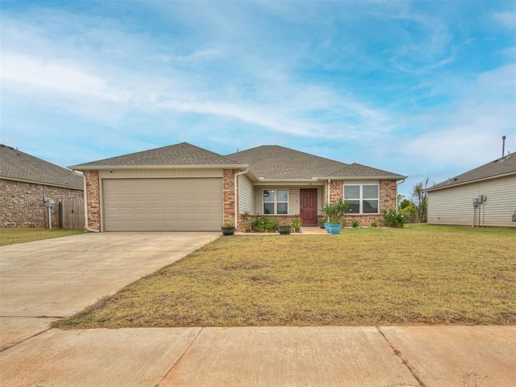 734 W Lola Drive, Mustang, OK 73064