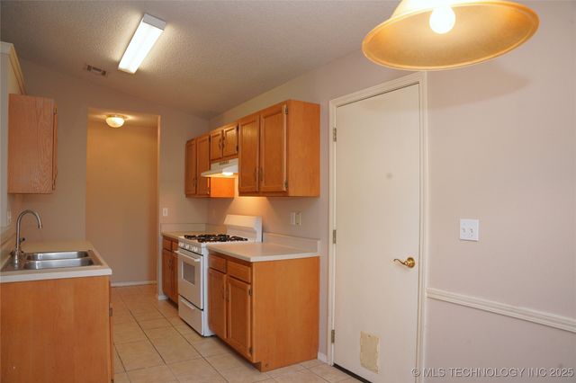 1907 N Chambers Avenue, Claremore, OK 74017