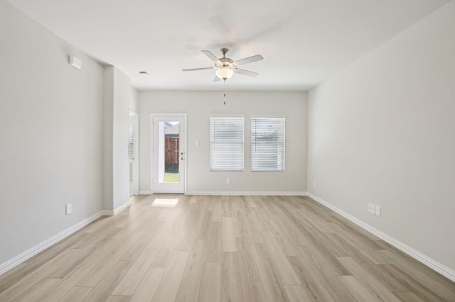 832 Sunflower Road, Lavon, TX 75166