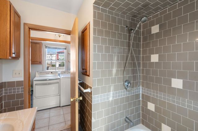 19 Penn St, Quincy, MA 02169