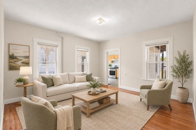 19 Penn St, Quincy, MA 02169
