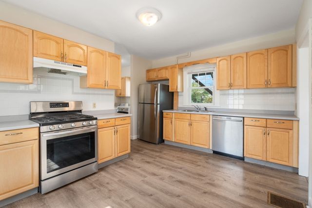 19 Penn St, Quincy, MA 02169