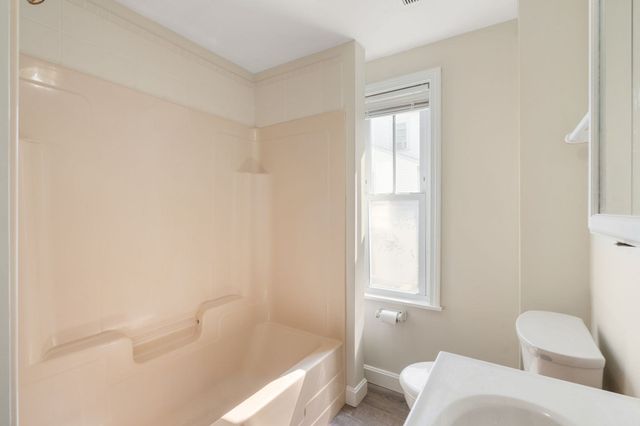 19 Penn St, Quincy, MA 02169