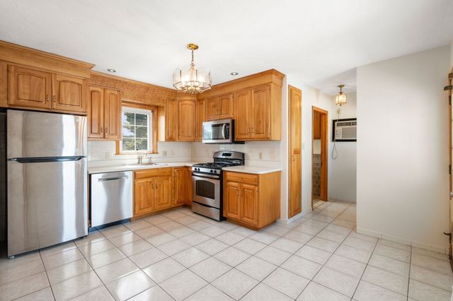 19 Penn St, Quincy, MA 02169
